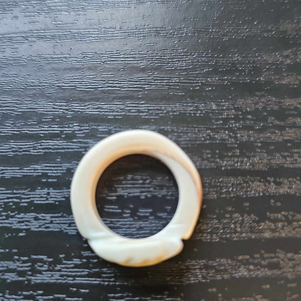 Carved Shell Ring Depicting Fish Size 4 - Picture 4 of 10